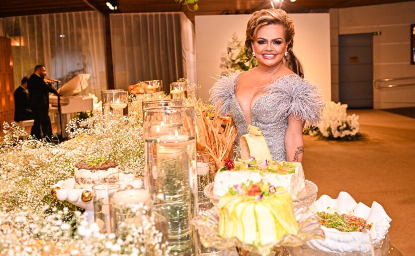 Karla Brandão comemora 53 Anos